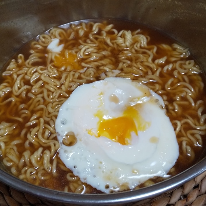 簡単目玉焼きのインスタントラーメン